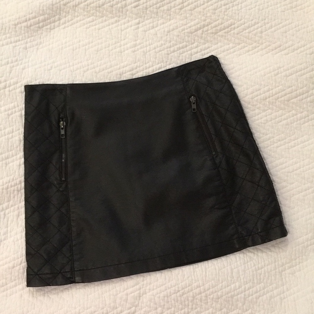 Forever 21 faux leather mini skirt in black